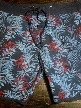 Travis Mathew PARTY HEARTY BOARDSHORT Swim Trunks Mens Sz 36
